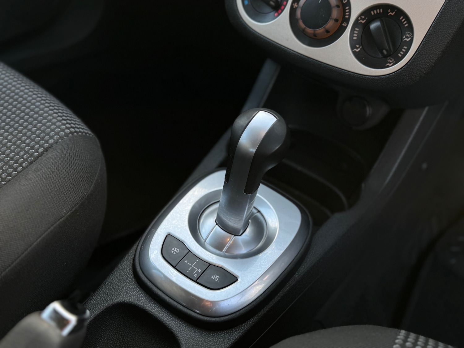 Used Vauxhall Corsa 2010 for sale - 76734462: Photo 6