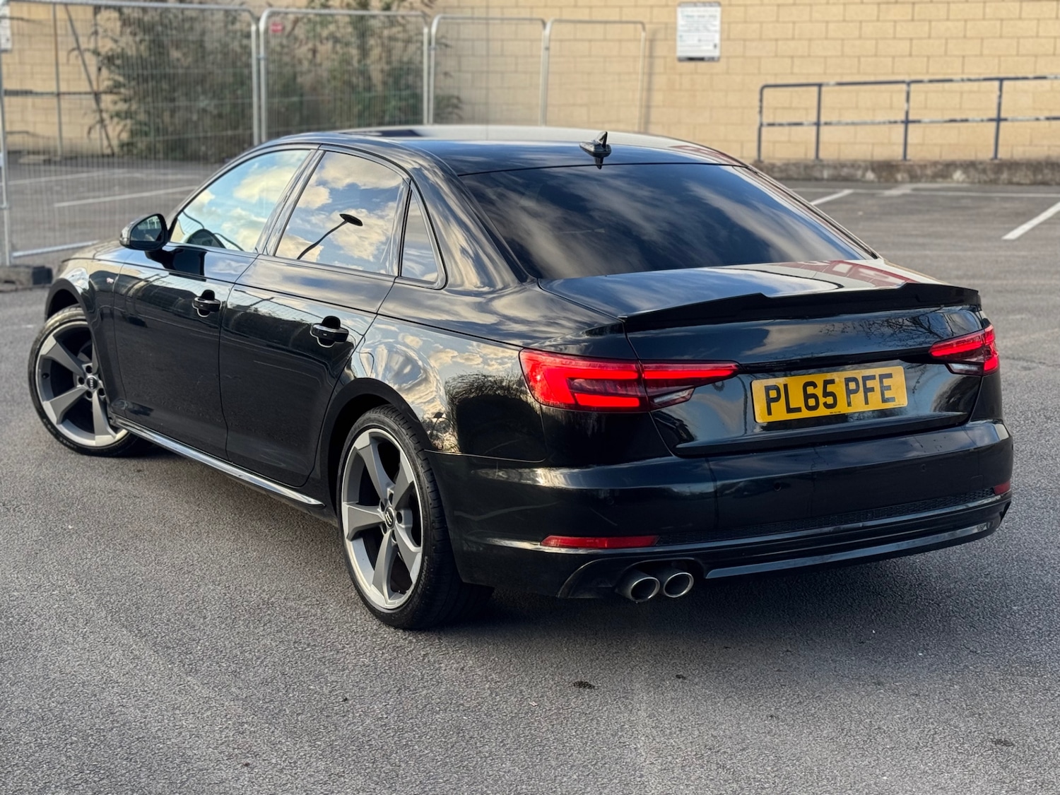 Used Audi A4 2016 for sale - 77888245: Photo 2