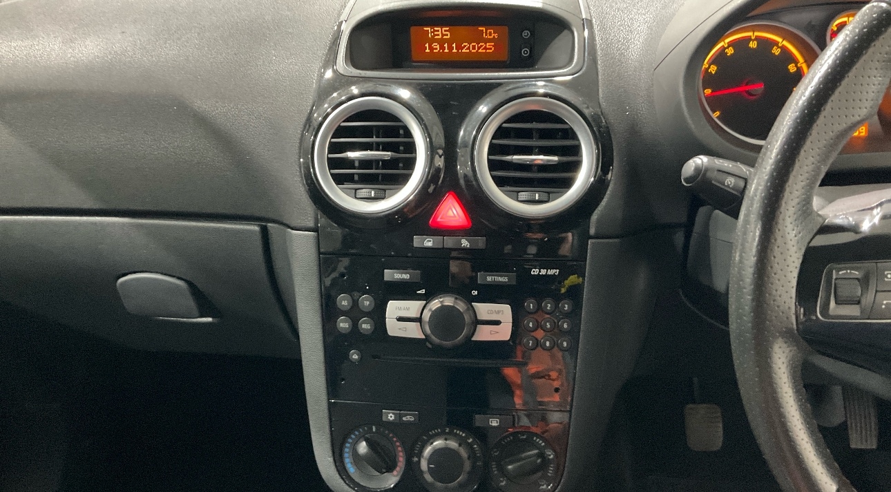 Used Vauxhall Corsa 2011 for sale - 76761949: Photo 9