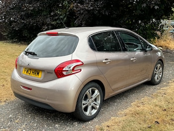 Used Peugeot 208 2013 for sale - 79440470: Photo
