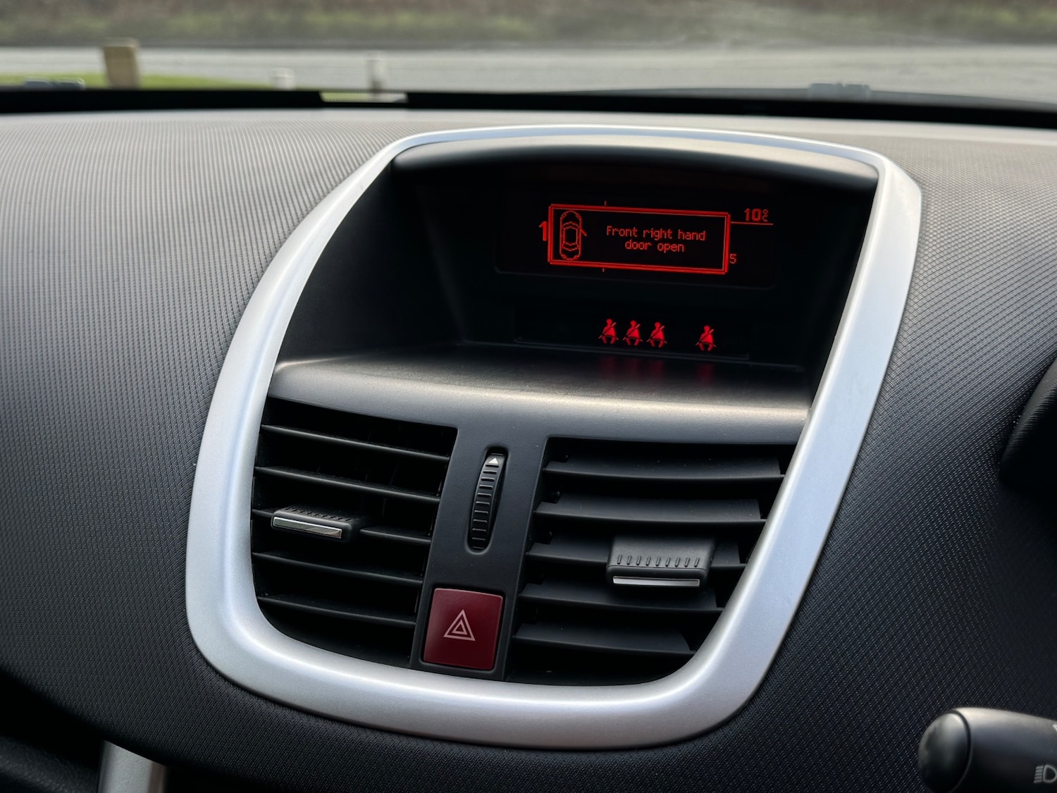 Used Peugeot 207 2012 for sale - 76410152: Photo 16