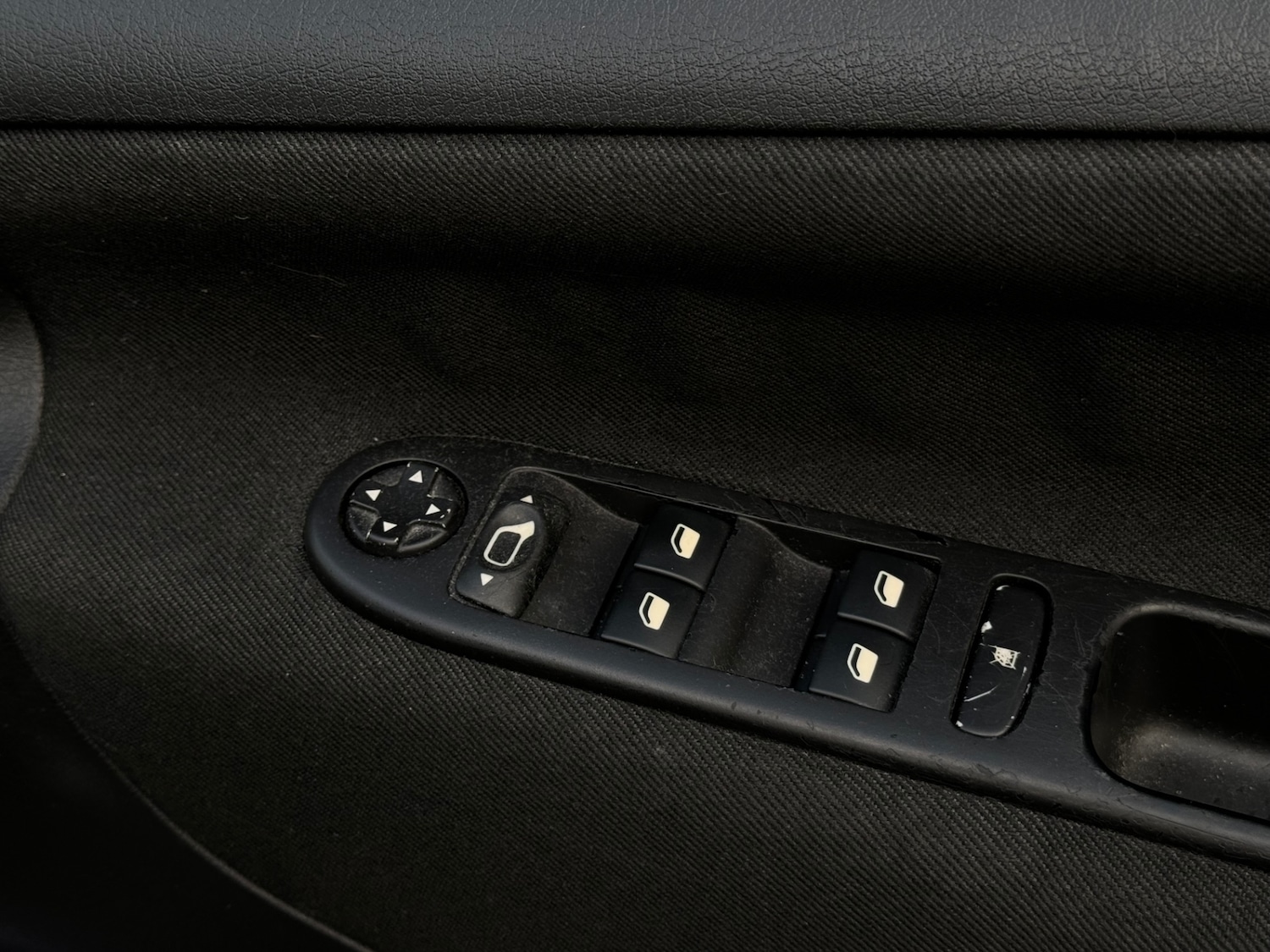 Used Peugeot 207 2012 for sale - 76410152: Photo 22