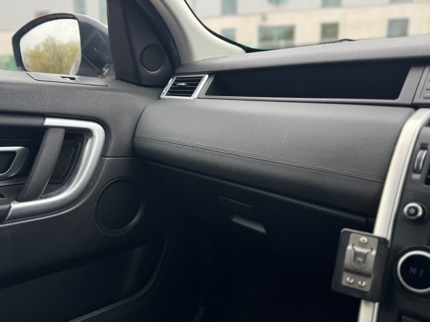 Used Land Rover Discovery 2025 for sale - 78040070: Photo 15