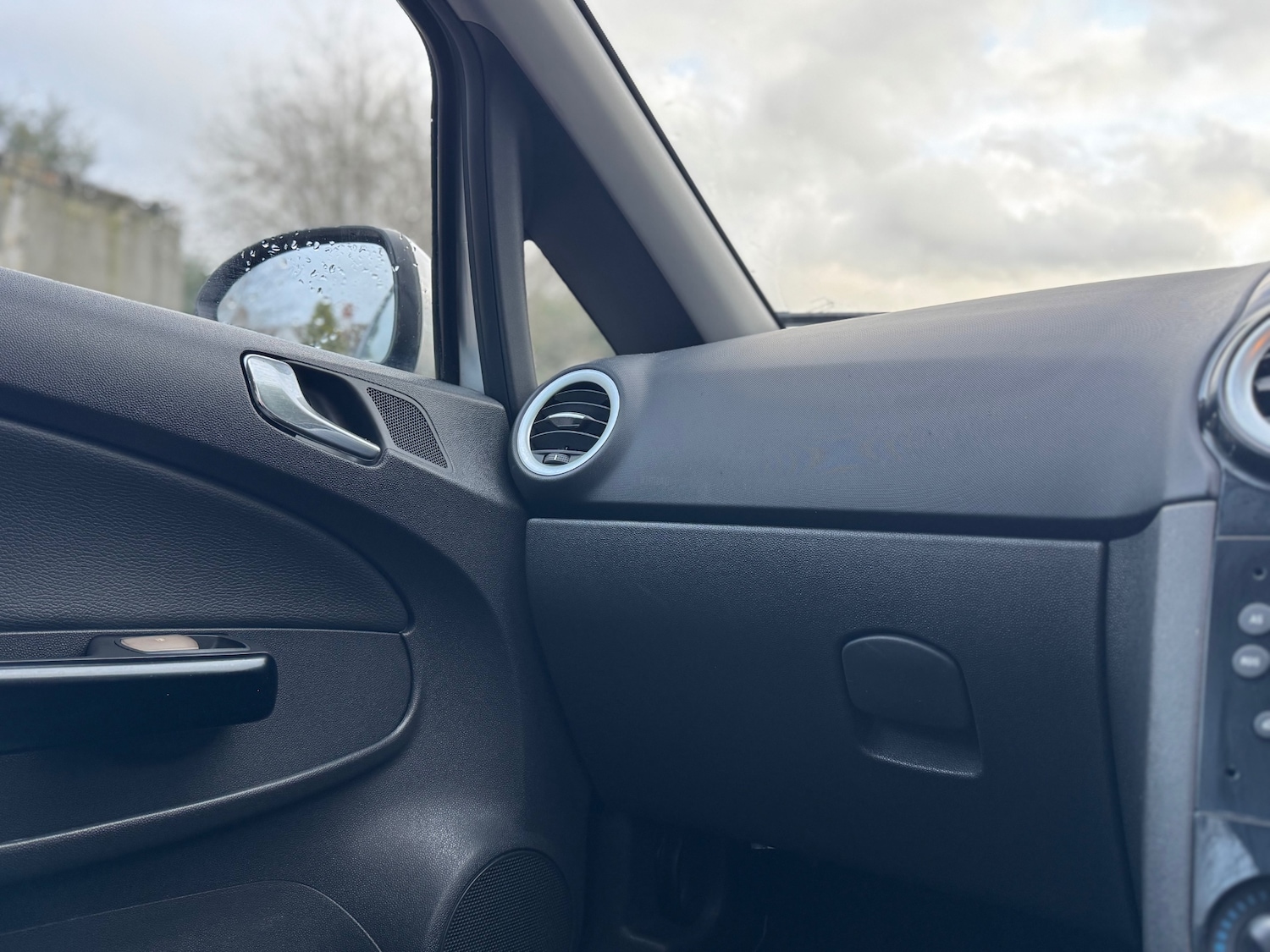 Used Vauxhall Corsa 2010 for sale - 77980748: Photo 17