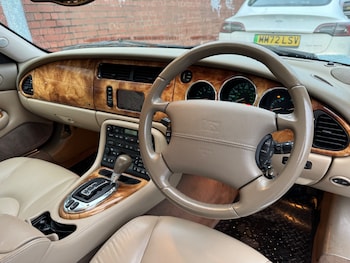 Used Jaguar XK8 2005 for sale - 77909937: Photo