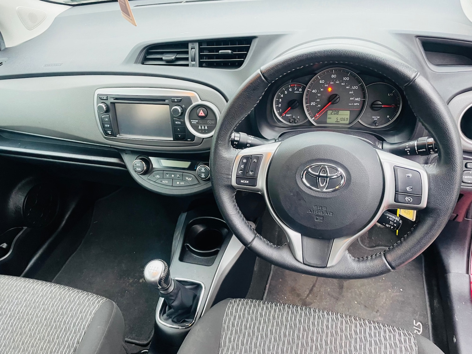 Used Toyota Yaris 2014 for sale - 77240744: Photo 10