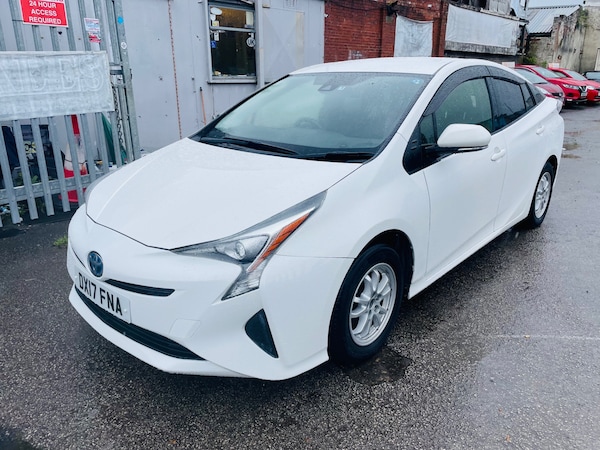 Used Toyota Prius 2024 for sale - 76170885: Photo 2