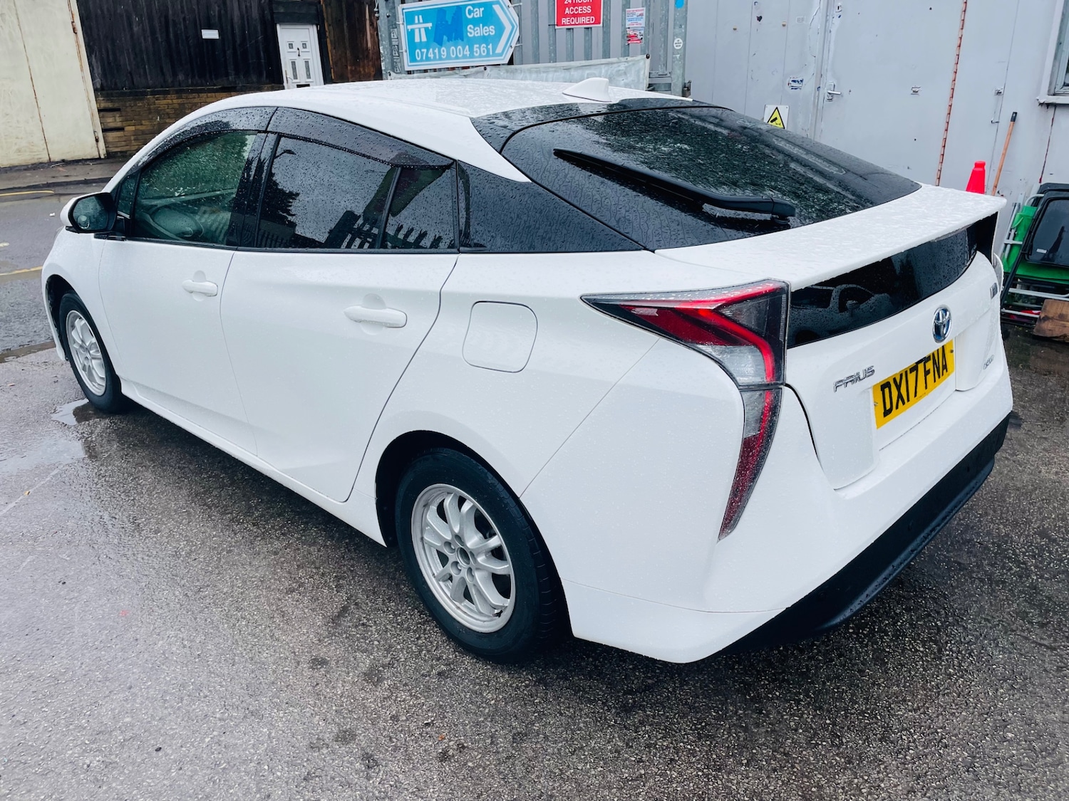 Used Toyota Prius 2017 for sale - 76170885: Photo 4
