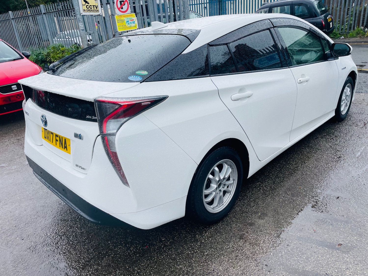 Used Toyota Prius 2017 for sale - 76170885: Photo 6