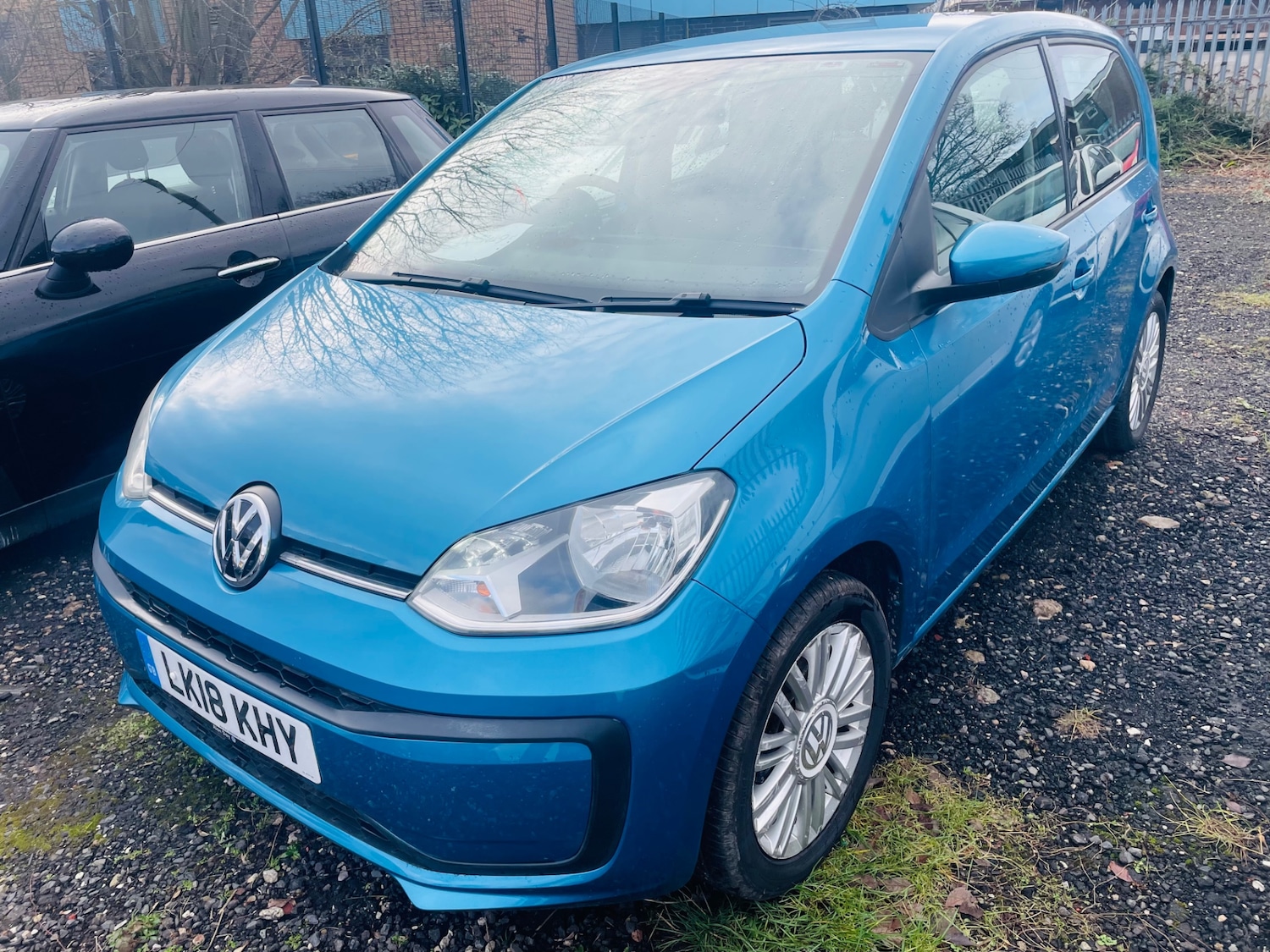 Used Volkswagen up! 2018 for sale - 77240216: Photo 2