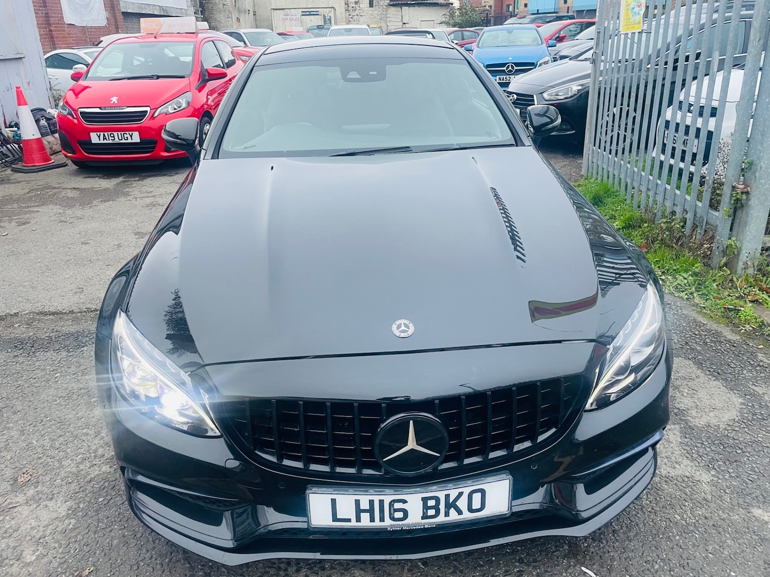 Used Mercedes-Benz C Class 2016 for sale - 77329580: Photo 2