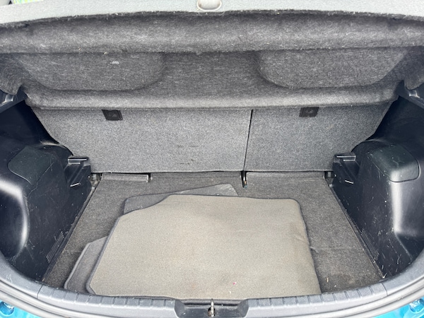 Used Toyota Yaris 2011 for sale - 74826606: Photo 26