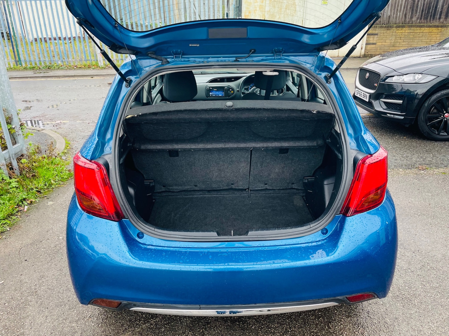 Used Toyota Yaris 2015 for sale - 76541936: Photo 15