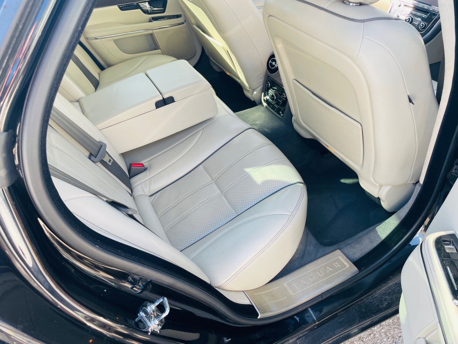 Used Jaguar XJ 2011 for sale - 77934224: Photo 10