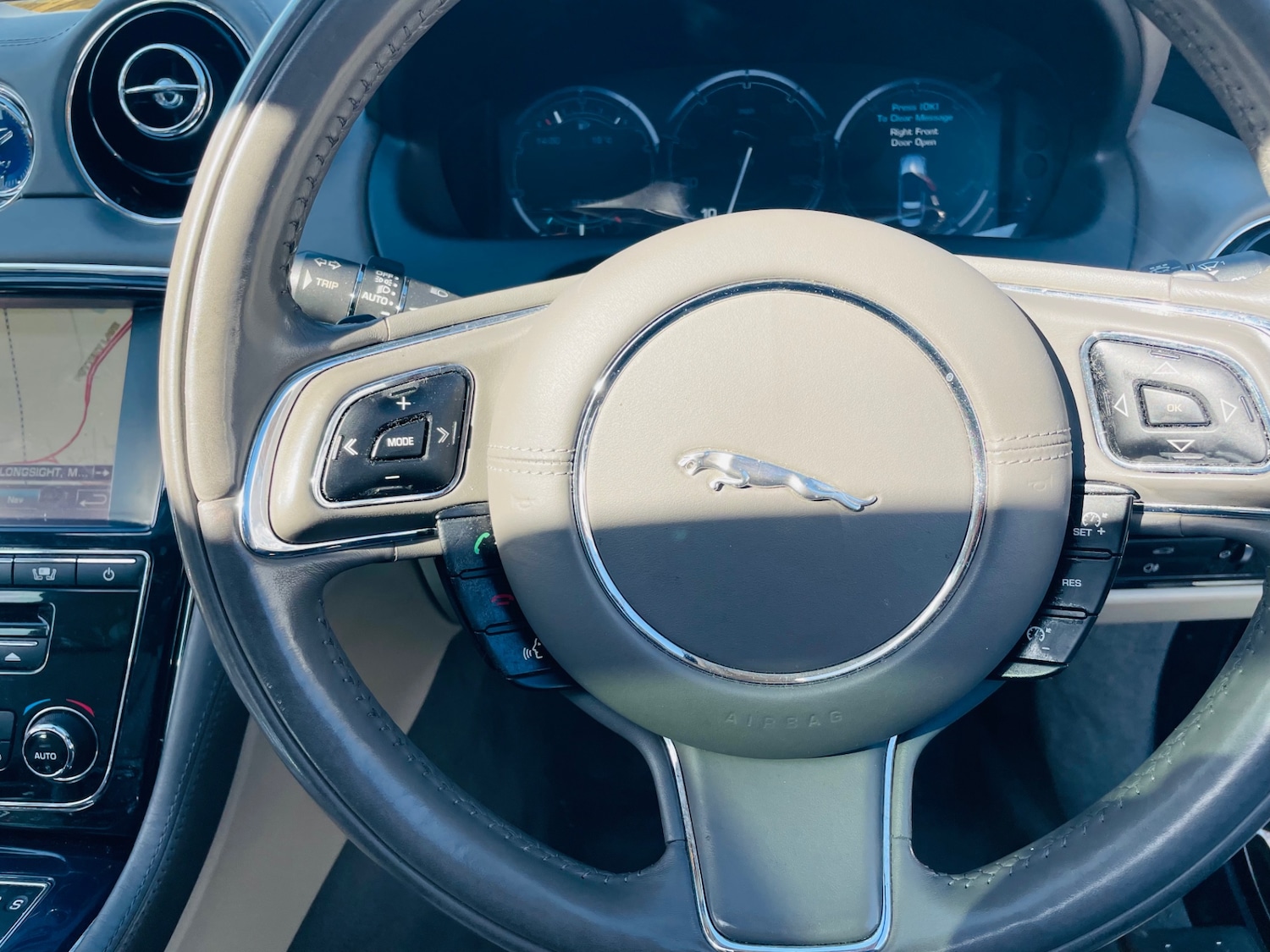 Used Jaguar XJ 2011 for sale - 77934224: Photo 16