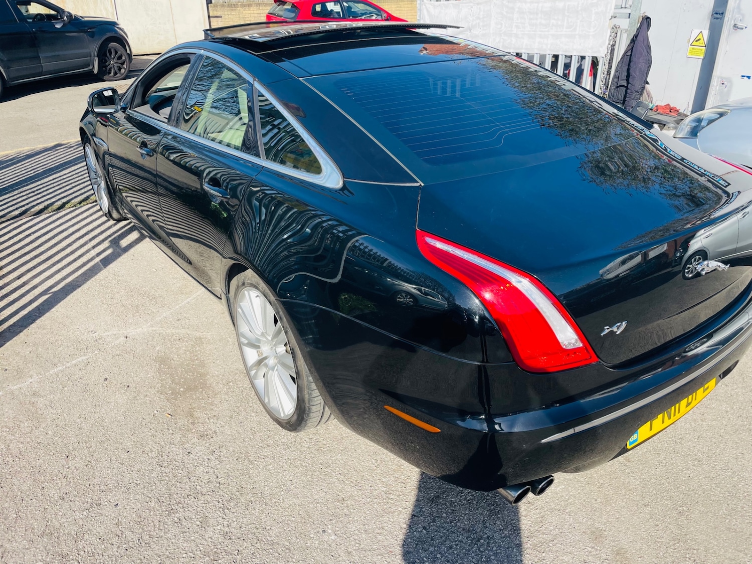 Used Jaguar XJ 2011 for sale - 77934224: Photo 4