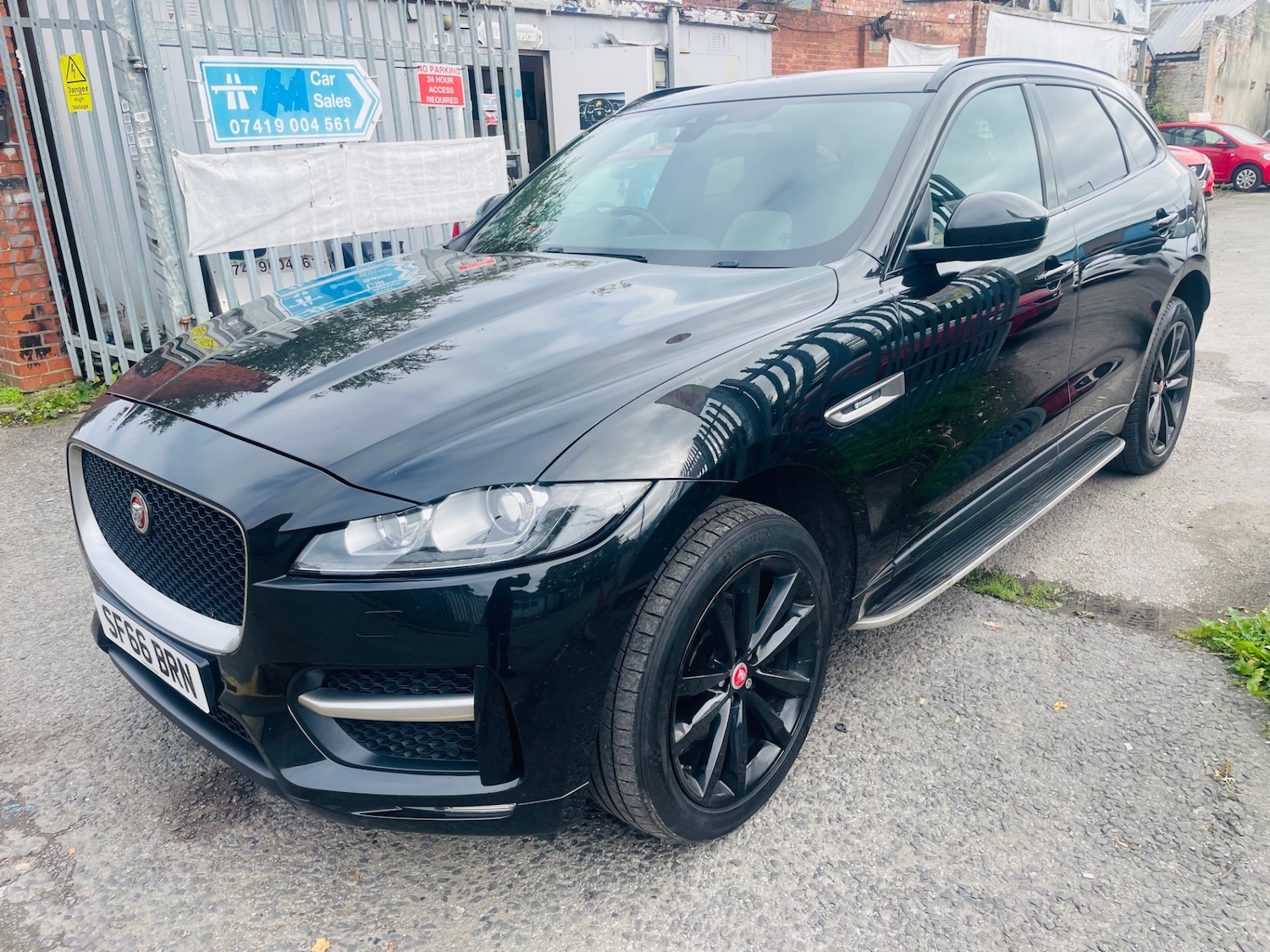 Used Jaguar F-Pace 2016 for sale - 76245670: Photo 2