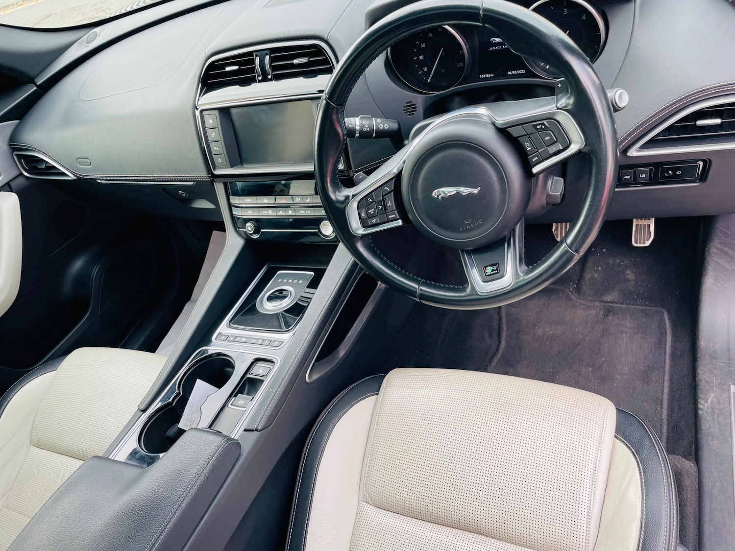 Used Jaguar F-Pace 2016 for sale - 76245670: Photo 8