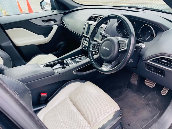 Used Jaguar F-Pace 2016 for sale - 76245670: Photo 9