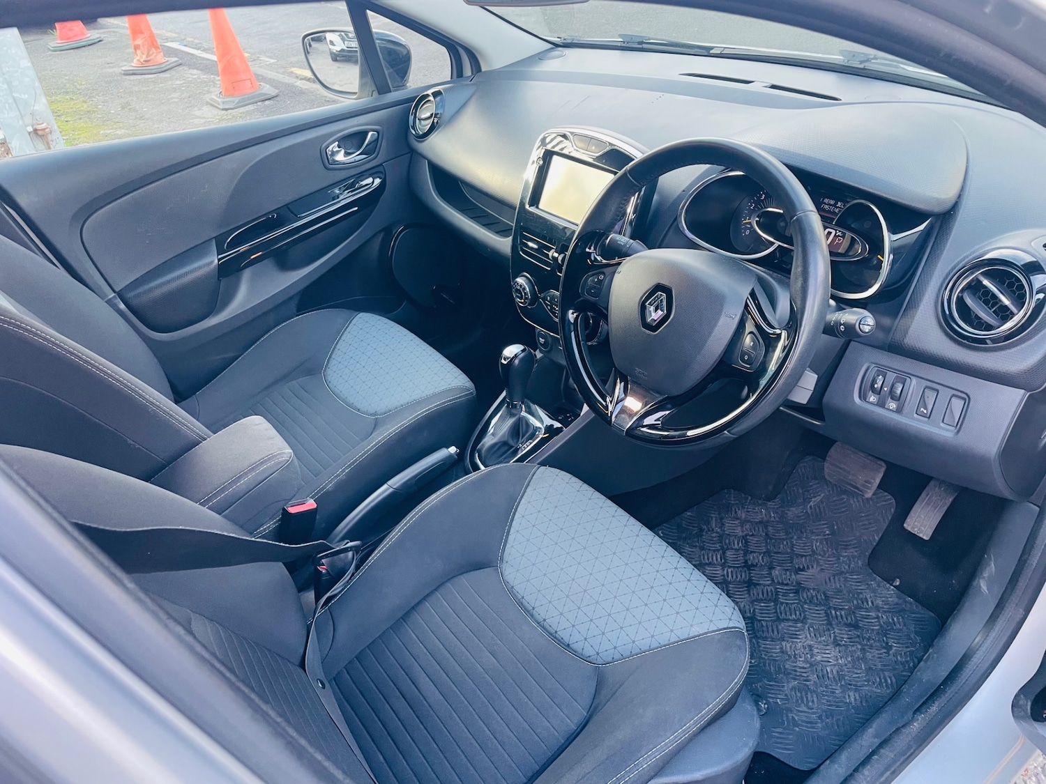 Used Renault Clio 2014 for sale - 77363314: Photo 22