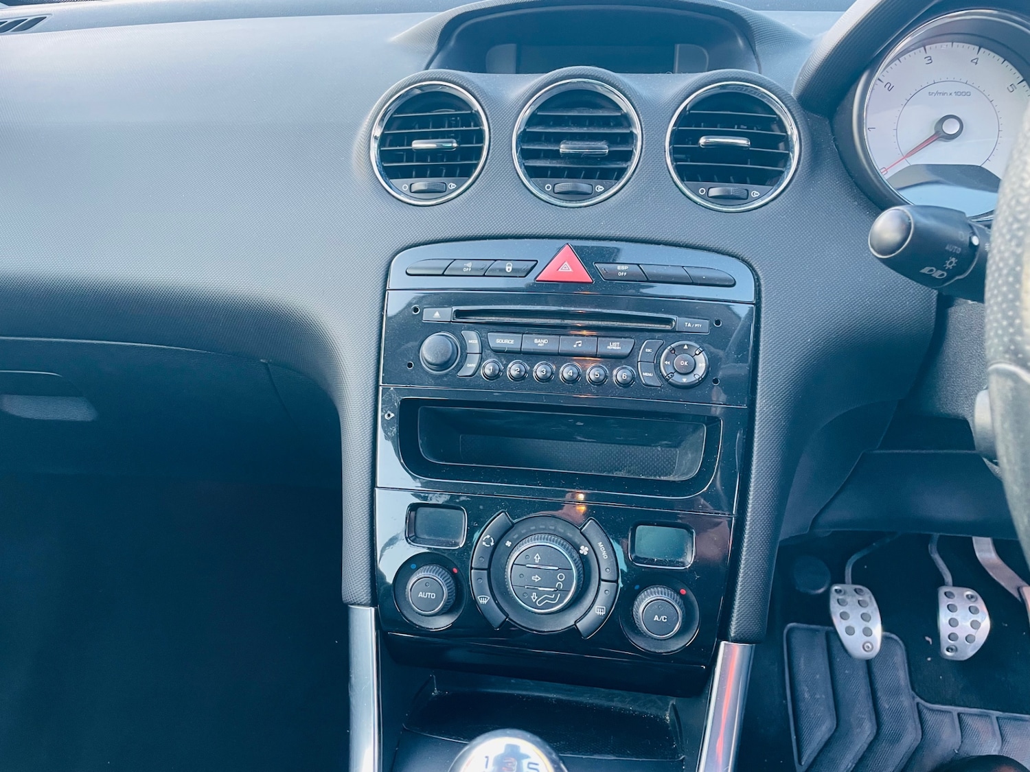 Used Peugeot 308 2010 for sale - 77750355: Photo 11