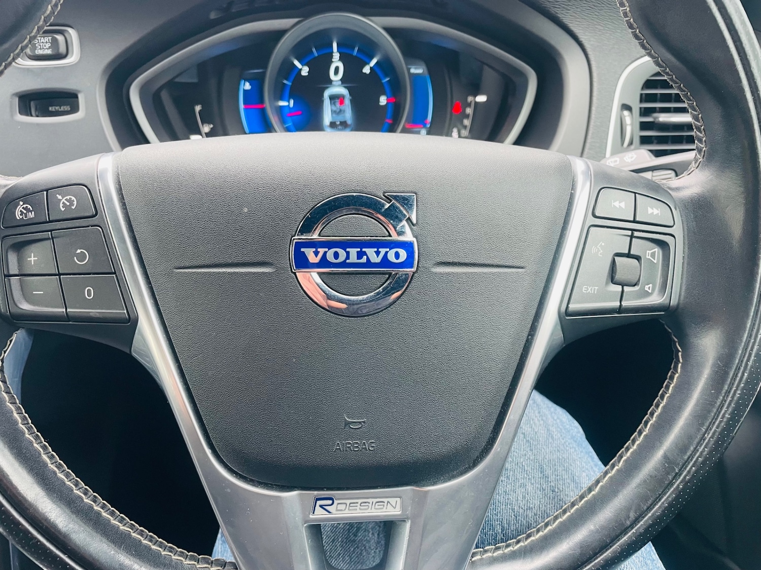 Used Volvo V40 2013 for sale - 77617897: Photo 12