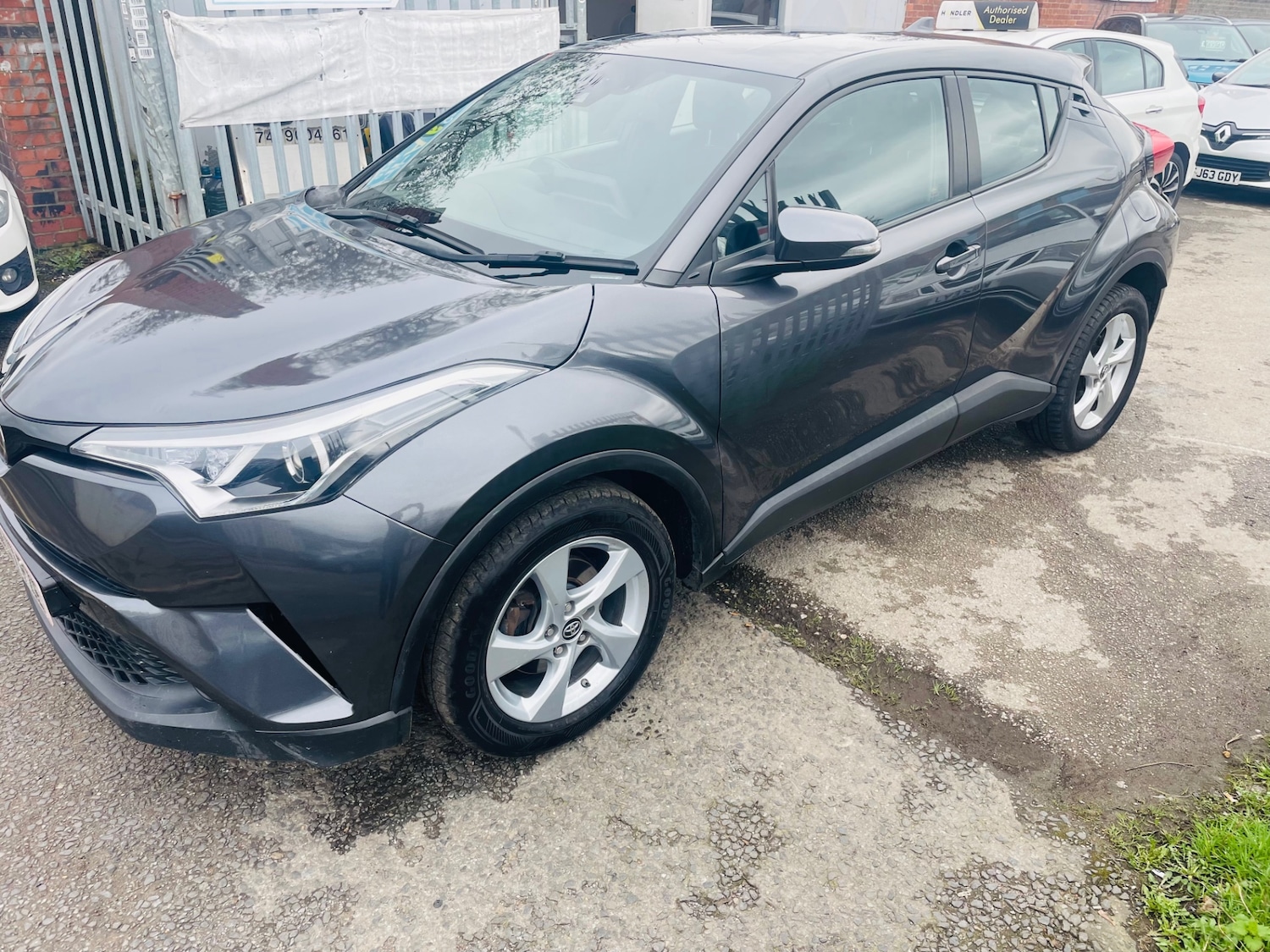 Used Toyota C-HR 2017 for sale - 77778756: Photo 2