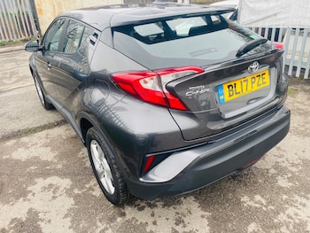 Used Toyota C-HR 2017 for sale - 77778756: Photo