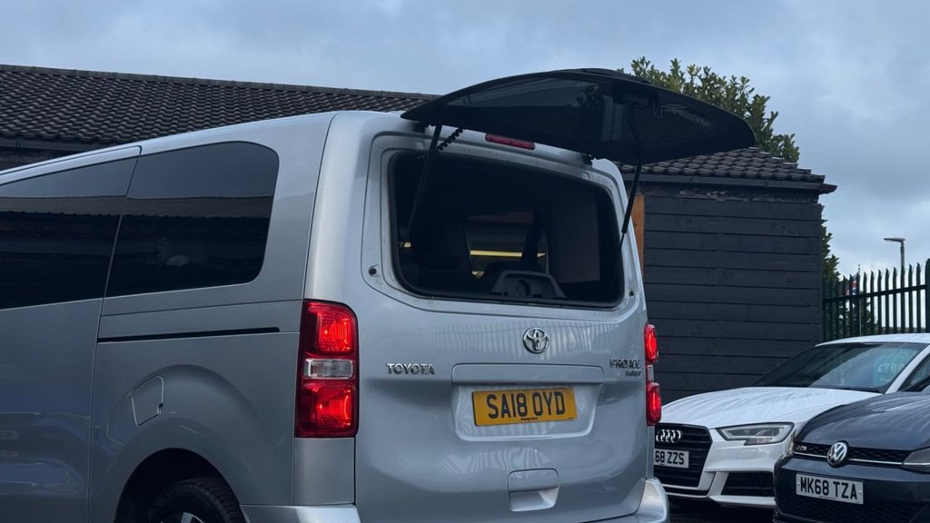 Used Toyota PROACE CITY Verso 2018 for sale - 76826535: Photo 2