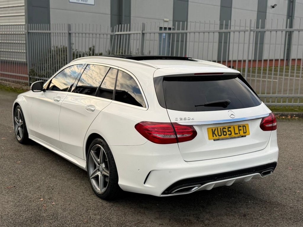 Used Mercedes-Benz C Class 2015 for sale - 77172384: Photo 2