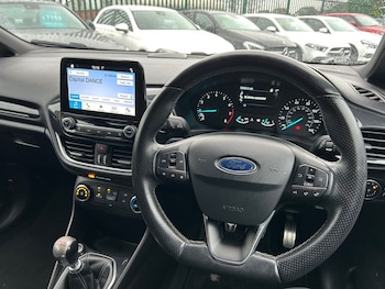Used Ford Fiesta 2017 for sale - 76570620: Photo