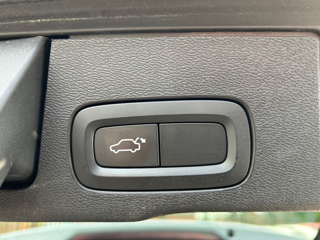 Used Volvo XC60 2018 for sale - 77672752: Photo 18