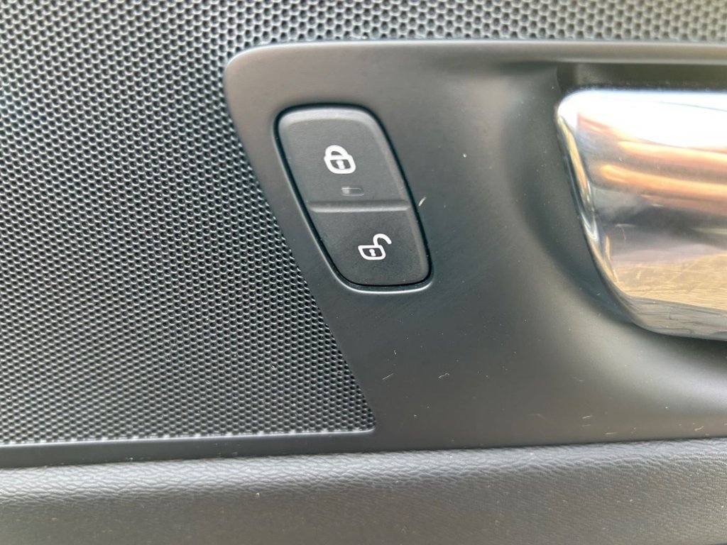 Used Volvo XC60 2018 for sale - 77672752: Photo 25