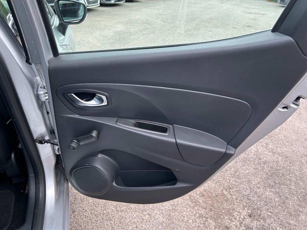 Used Renault Clio 2015 for sale - 77952329: Photo 19