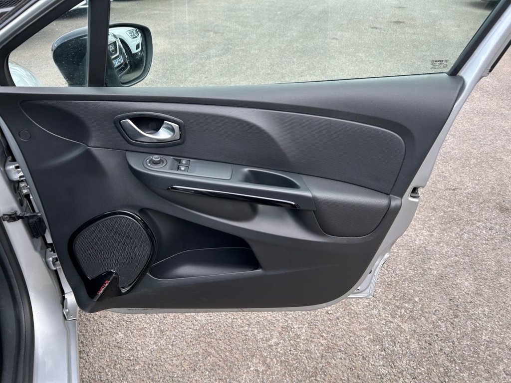 Used Renault Clio 2015 for sale - 77952329: Photo 22