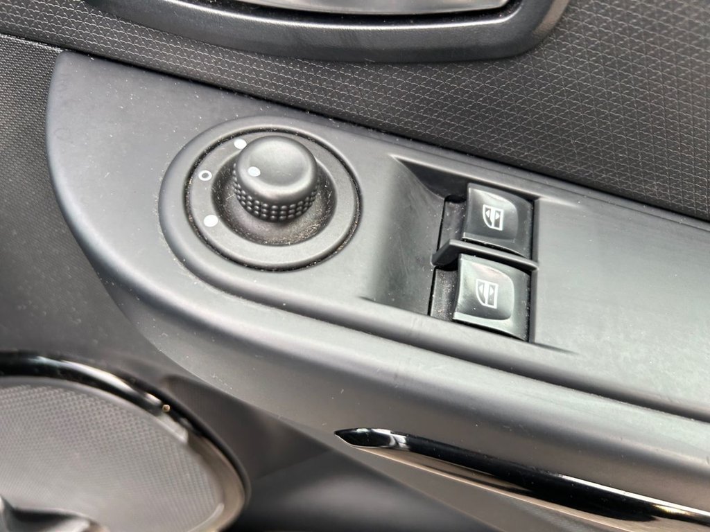 Used Renault Clio 2015 for sale - 77952329: Photo 23