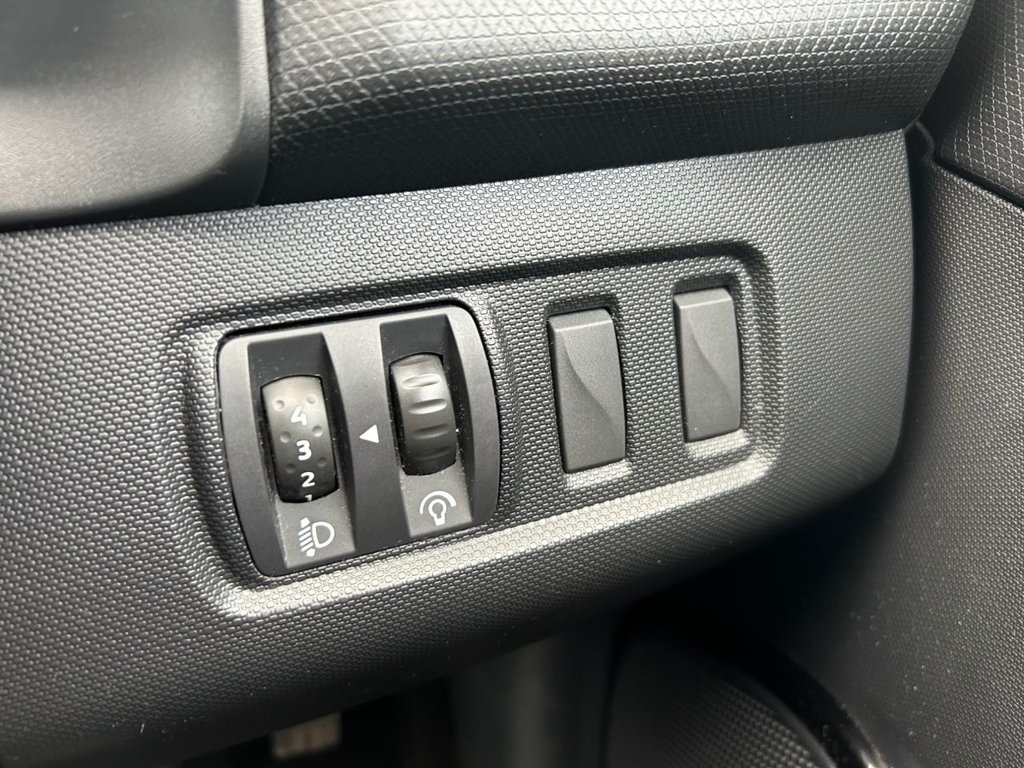 Used Renault Clio 2015 for sale - 77952329: Photo 35