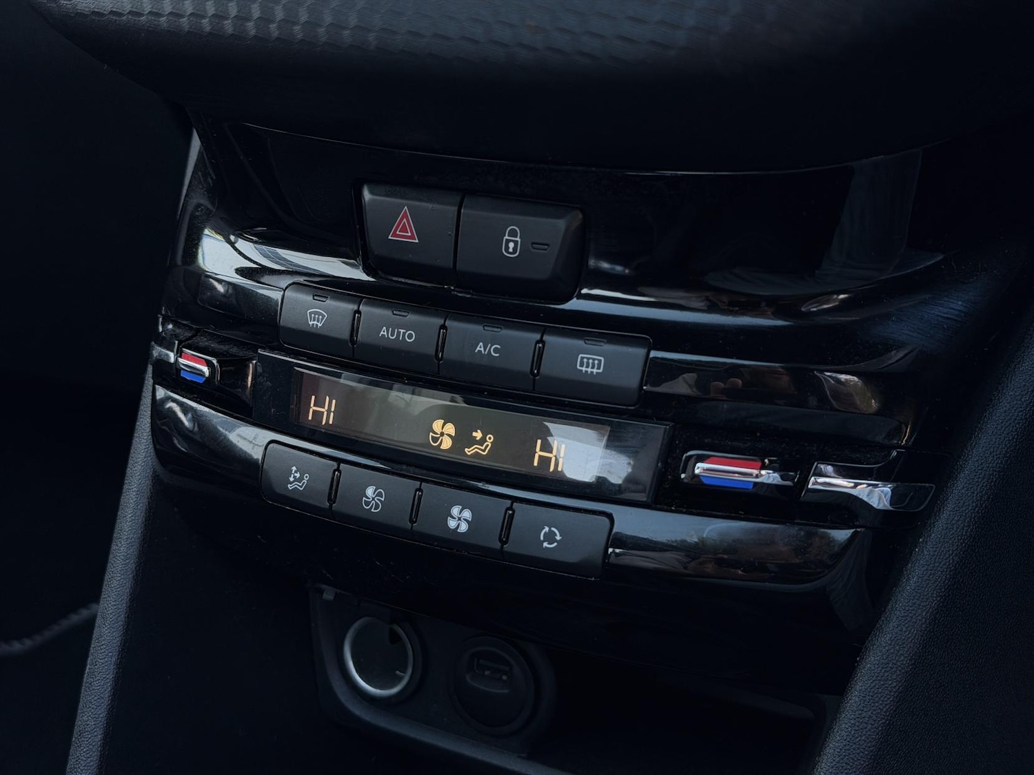 Used Peugeot 208 2019 for sale - 77057043: Photo 15