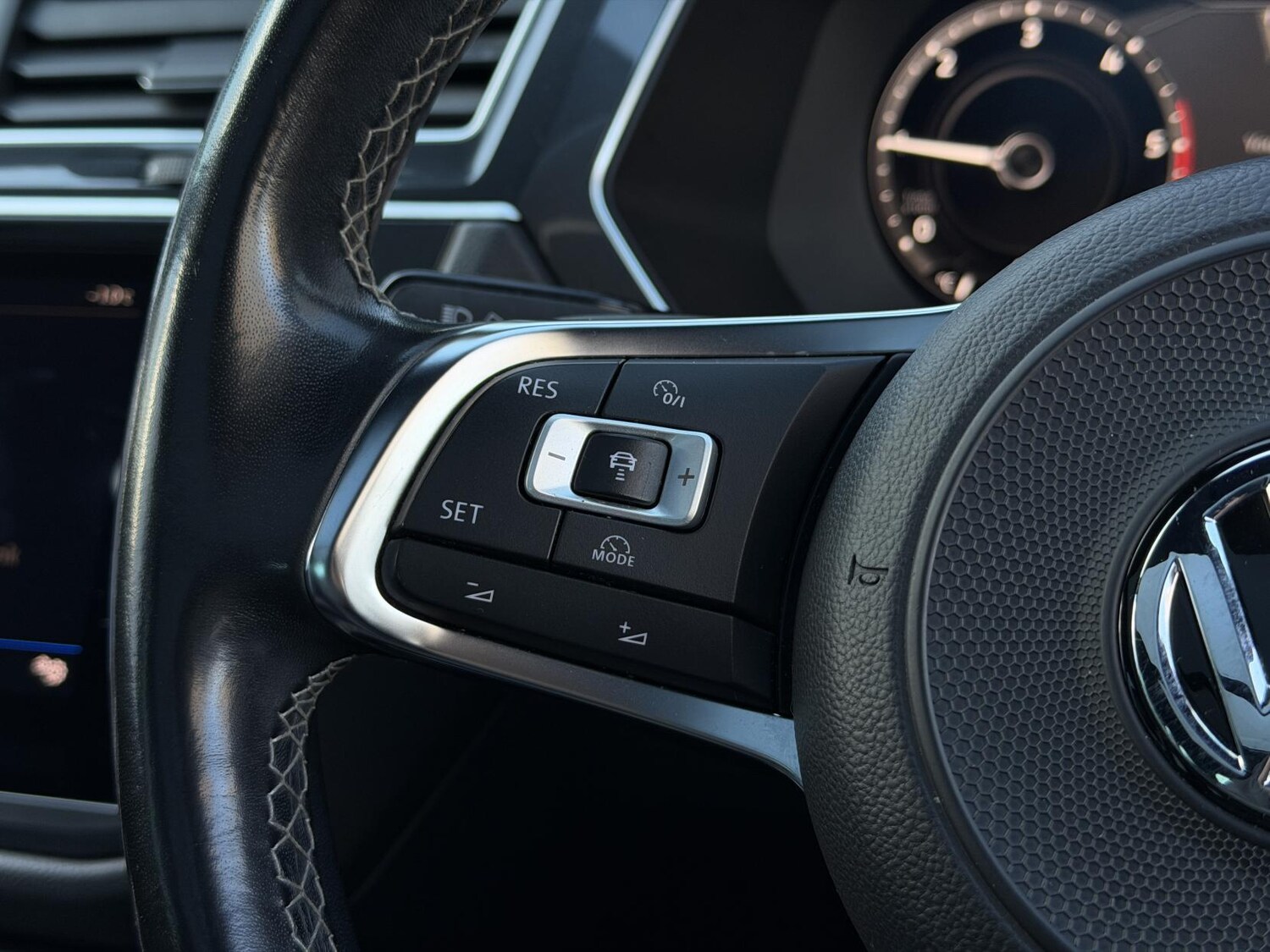 Used Volkswagen Tiguan 2018 for sale - 77101456: Photo 50