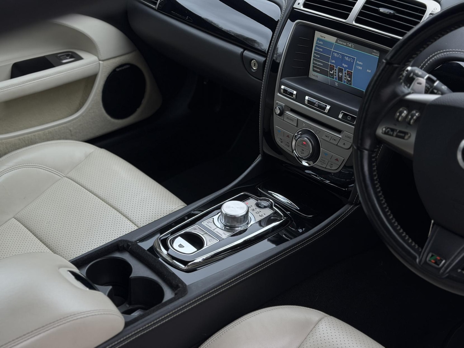 Used Jaguar XK 2010 for sale - 77636314: Photo 12