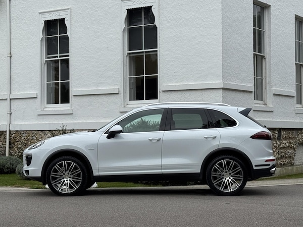 Used Porsche Cayenne 2016 for sale - 76213726: Photo 4