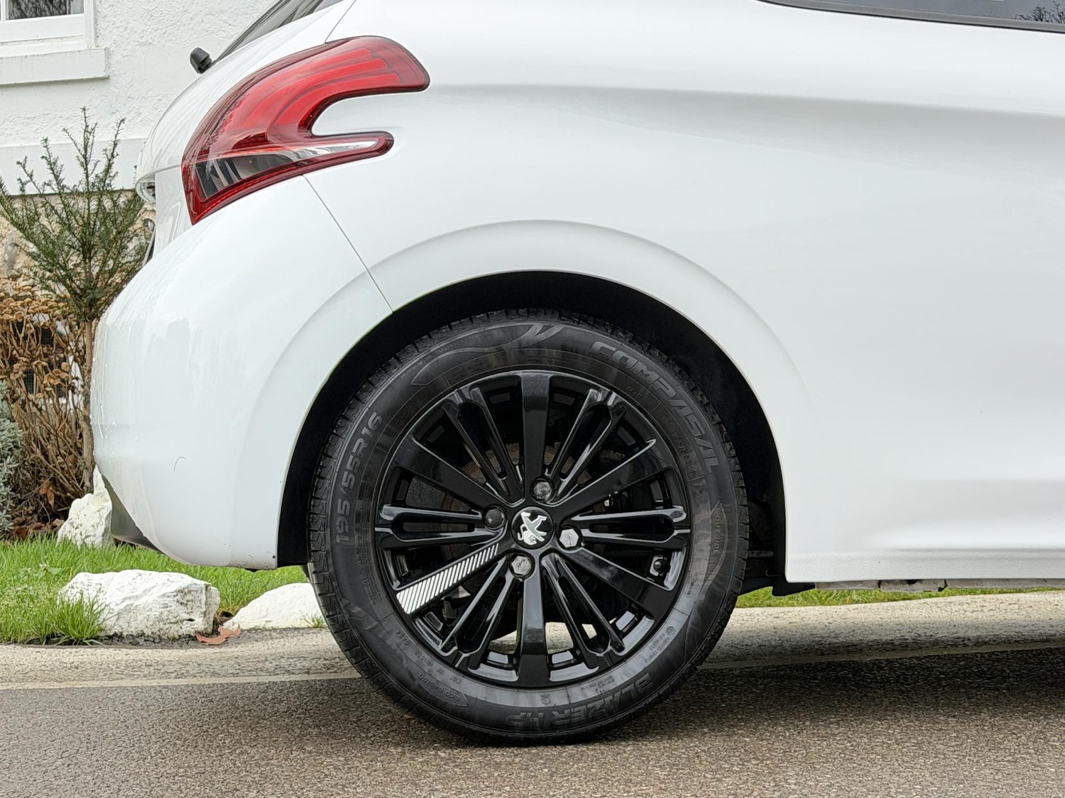 Used Peugeot 208 2017 for sale - 77020001: Photo 40