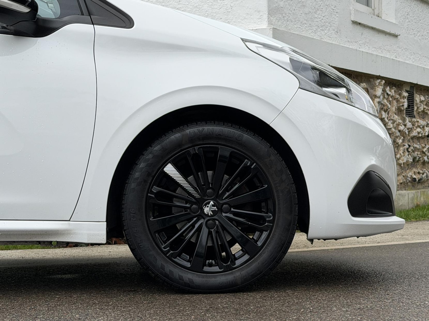 Used Peugeot 208 2017 for sale - 77020001: Photo 41