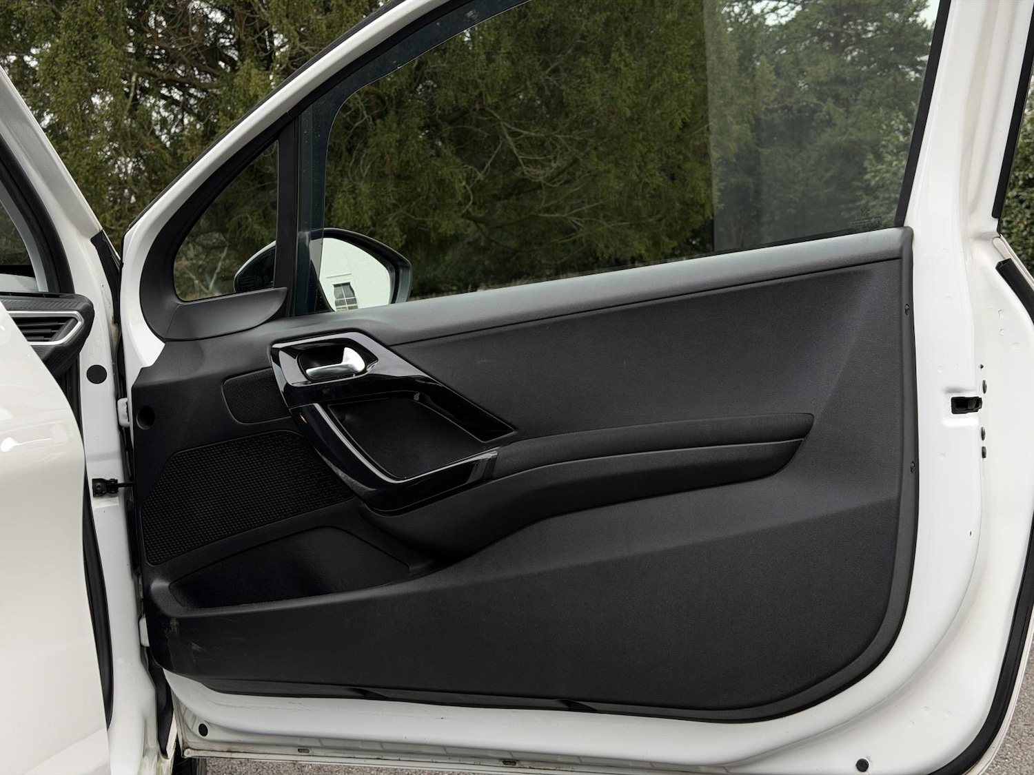 Used Peugeot 208 2017 for sale - 77020001: Photo 42