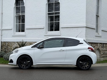 Used Peugeot 208 2017 for sale - 77020001: Photo