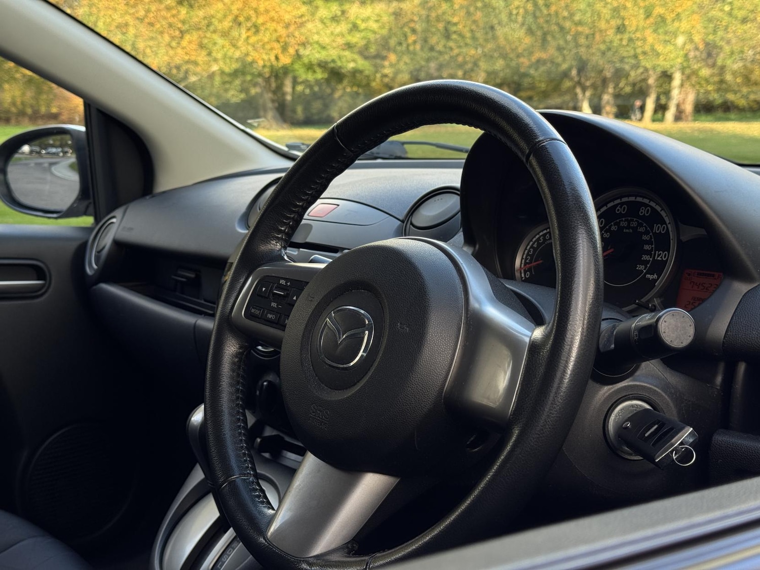 Used Mazda Mazda2 2011 for sale - 76537004: Photo 9