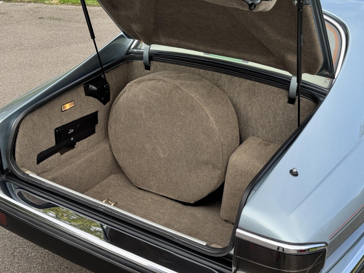 Used Jaguar XJS 1993 for sale - 76348685: Photo 24