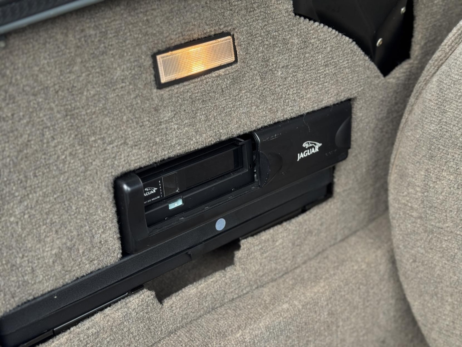 Used Jaguar XJS 1993 for sale - 76348685: Photo 52