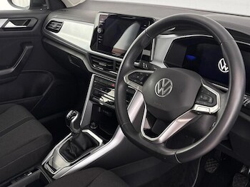 Used Volkswagen T-Roc 2023 for sale - 77809745: Photo