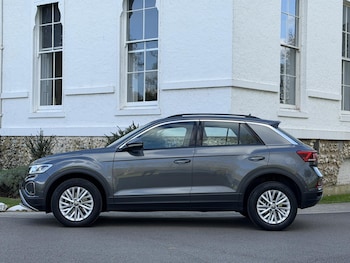 Used Volkswagen T-Roc 2023 for sale - 77809745: Photo